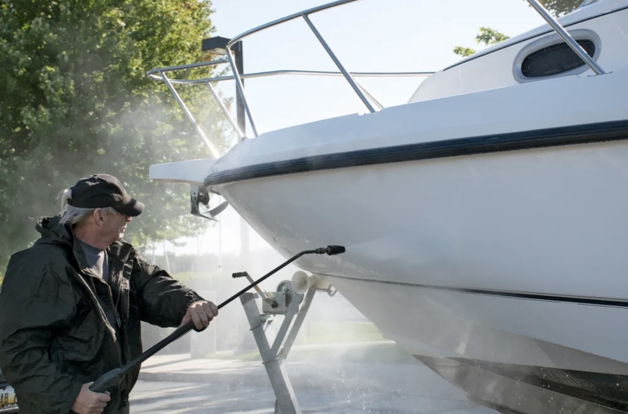 Boat detailing crew